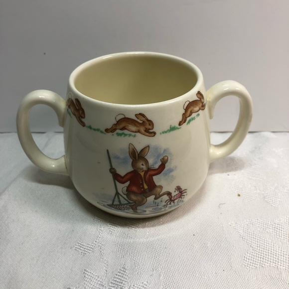 Vintage Bunnykins 2 Handled Mug family in boat and bunny in rain with crab - Picture 9 of 12